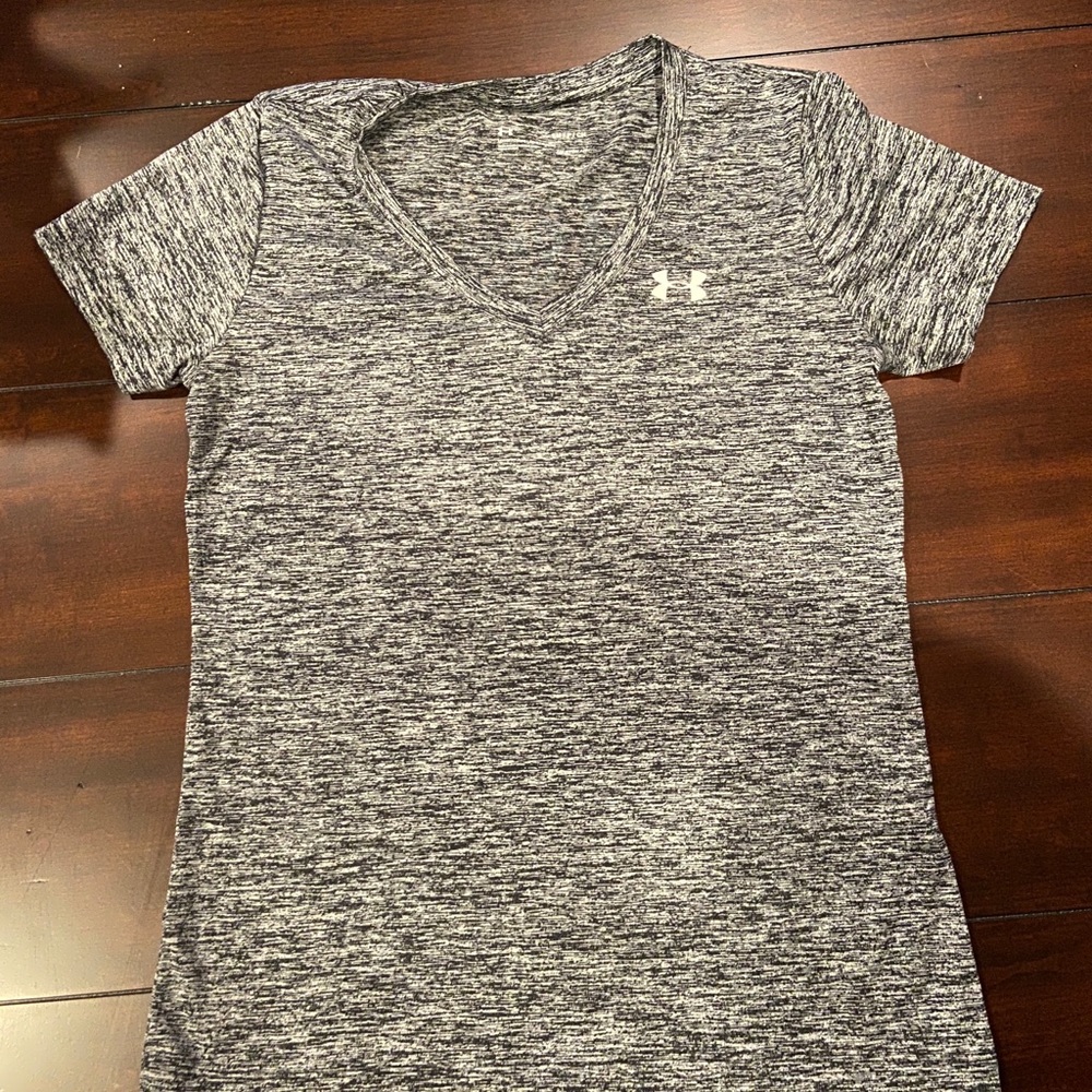 Under Armour HeatGear Loose V-neck Workout Tshirt